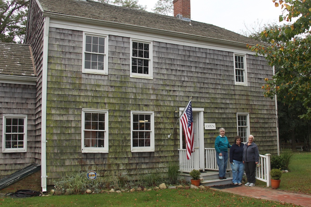 springs-library-open-for-business-the-east-hampton-star